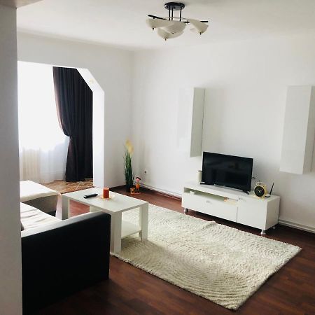 Ana-Maria Home Ramnicu Valcea Exterior photo