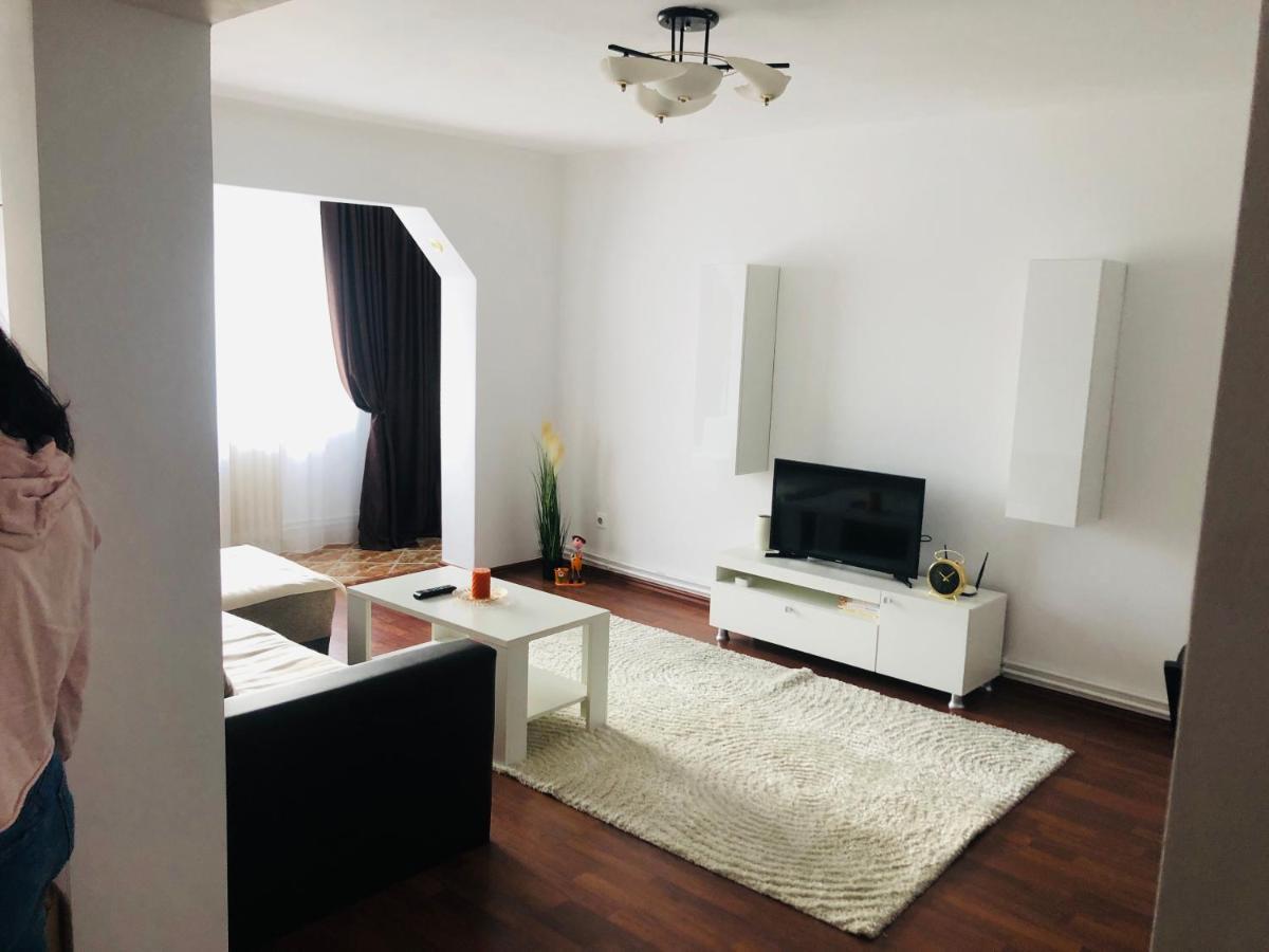 Ana-Maria Home Ramnicu Valcea Exterior photo